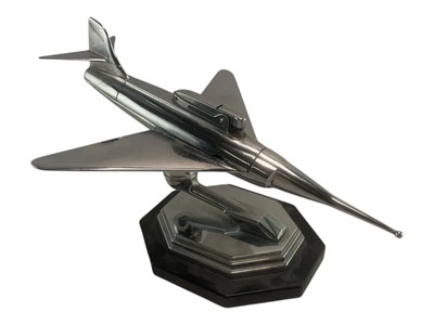 Lot 591 - VINTAGE MID CENTURY CHROME METAL NOVELTY TABLE JET PLANE LIGHTER