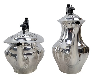 Lot 7 - EARLY 20TH CENTURY GEORGE V HALLMARKED SILVER TEAPOT & COFFEE POT SET