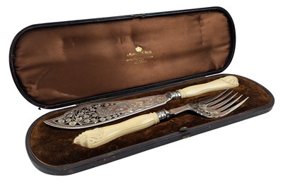 Lot 117 - CASED VICTORIAN HALLMARKED SILVER ENGRAVED FISH SERVING SET