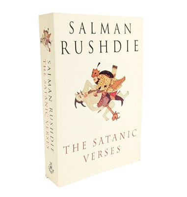Lot 12 - SIGNED BOOKS - SALMON RUSHDIE - THE SATANIC VERSES 1992 FIRST US PAPERBACK