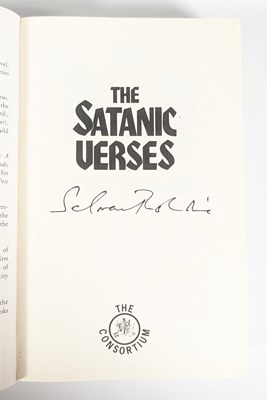 Lot 12 - SIGNED BOOKS - SALMON RUSHDIE - THE SATANIC VERSES 1992 FIRST US PAPERBACK