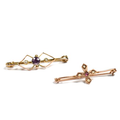 Lot 111 - TWO EARLY 20TH CENTURY 9CT GOLD GEM SET BROOCH PINS