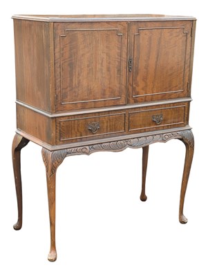 Lot 726 - QUEEN ANNE REVIVAL WALNUT COCKTAIL DRINKS CABINET