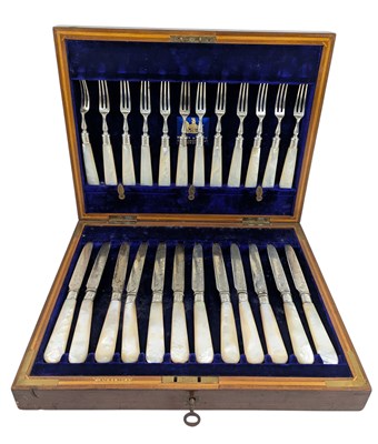 Lot 33 - CASED 24PC EDWARD VII HALLMARKED SILVER & MOP FRUIT FORKS & KNIVES