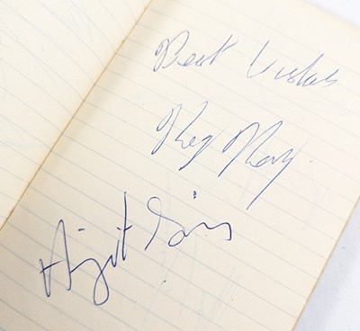 Lot 226 - WRESTLING - LARGE COLLECTION OF AUTOGRAPHS