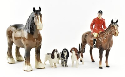Lot 56 - BESWICK PORCELAIN - A HUNTSMAN ON HORSE WITH THREE DOGS