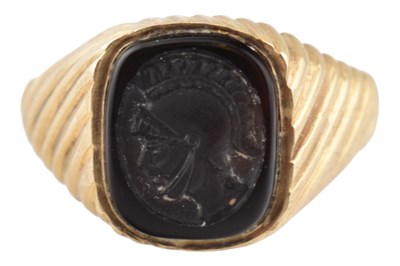 Lot 353 - HALLMARKED 9CT GOLD CAMEO SIGNET RING