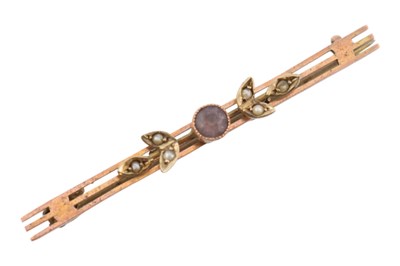 Lot 333 - EARLY 20TH CENTURY 9CT GOLD GEM SET BAR BROOCH PIN