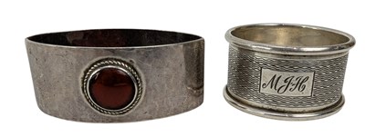 Lot 99 - GEORGE V HALLMARKED SILVER & CARNEILAN NAPKIN RING & OTHER SAMPLE