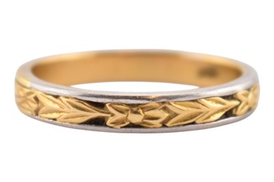 Lot 51 - HALLMARKED 18CT BI COLOUR GOLD BAND RING
