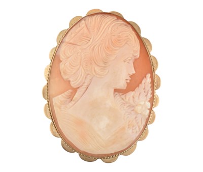 Lot 324 - 1970S HALLMARKED CARVED SHELL CAMEO BROOCH PIN