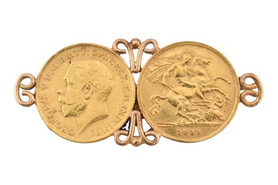 Lot 194 - 1911 DOUBLE HALF SOVEREIGN MOUNTED BROOCH PIN