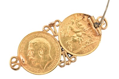 Lot 194 - 1911 DOUBLE HALF SOVEREIGN MOUNTED BROOCH PIN