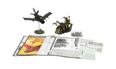Lot 426 - WARHAMMER - ORKS - BATTLEWAGON & BLITZA-BOMMER