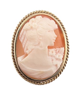 Lot 160 - HALLMARKED 9CT GOLD CARVED SHELL CAMEO BROOCH PIN