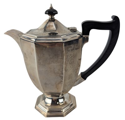 Lot 40 - 20TH CENTURY ELIZABETH II HALLMARKED SILVER COFFEE POT