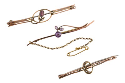 Lot 343 - COLLECTION OF THREE EARLY 20TH CENTURY 9CT GOLD BAR BROOCH PINS