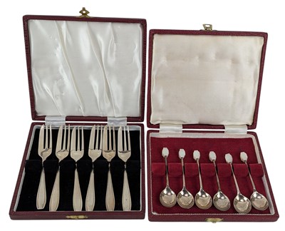 Lot 126 - CASED GEORGE VI HALLMARKED SILVER CAKE FORKS & SILVER COFFEE SPOONS