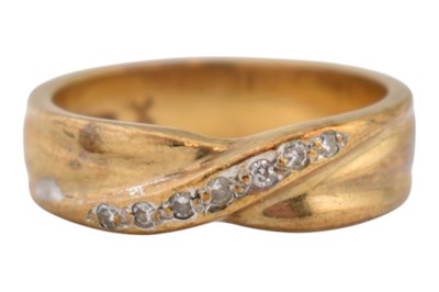 Lot 375 - HALLMARKED 9CT GOLD CROSSOVER BAND RING