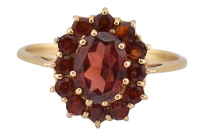 Lot 386 - HALLMARKED 9CT GOLD GARNET CLUSTER RING