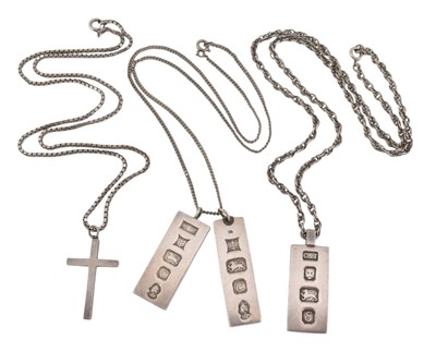 Lot 143 - SELECTION OF SILVER & WHITE METAL JEWELLERY