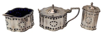 Lot 12 - ELIZABETH II HALLMARKED SILVER & BLUE GLASS LINED 3 PIECE CRUET SET
