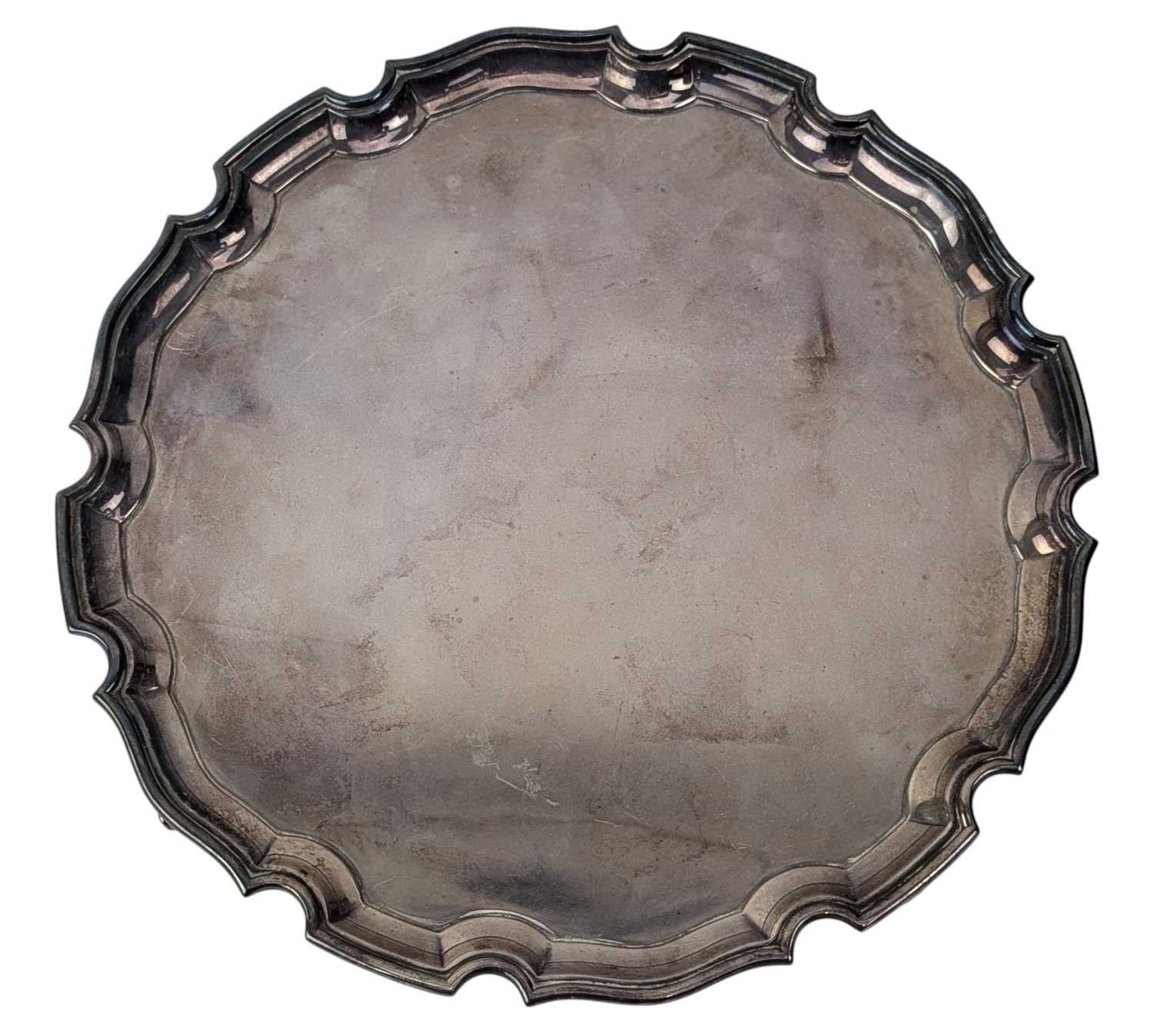 Lot 5 - 20TH CENTURY ELIZABETH II HALLMARKED SILVER SALVER / TRAY