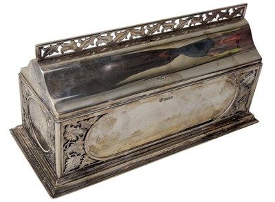 Lot 1 - LARGE 20TH CENTURY GEORGE V HALLMARKED SILVER CIGAR BOX