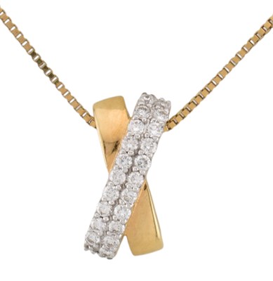 Lot 320 - 18CT GOLD & DIAMOND KISS PENDANT NECKLACE