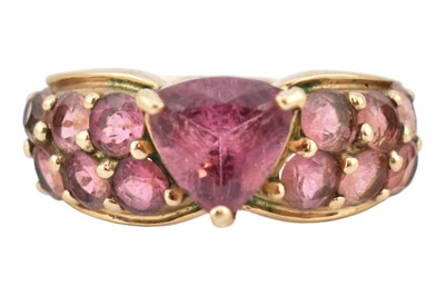 Lot 509 - HALLMARKED 9CT GOLD & PINK TOURMALINE CLUSTER RING