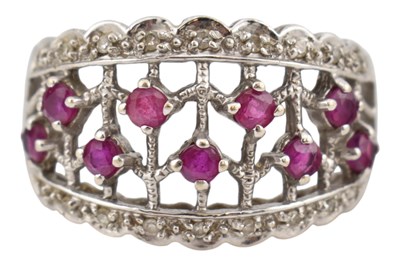 Lot 66 - HALLMARKED 9CT GOLD RUBY & DIAMOND CLUSTER RING