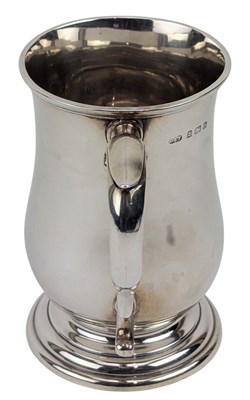 Lot 6 - LARGE GEORGE VI HALLMARKED SILVER TANKARD & SILVER DECANTER LABEL