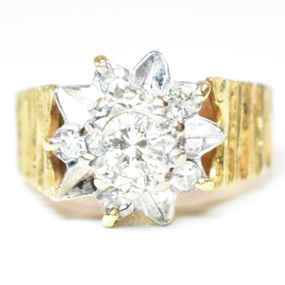 Lot 54 - 1970S HALLMARKED 18CT GOLD & DIAMOND CLUSTER RING