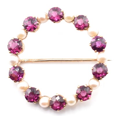 Lot 99 - HALLMARKED 9CT GOLD GARNET & PEARL BROOCH PIN