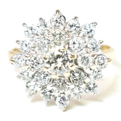 Lot 81 - HALLMARKED 18CT GOLD & DIAMOND CLUSTER RING