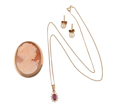 Lot 418 - HALLMARKED 9CT GOLD NECKLACE PENDANT, CAMEO BROOCH & PEARL EARRINGS