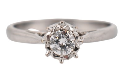 Lot 170 - 18CT GOLD & DIAMOND SOLITAIRE RING