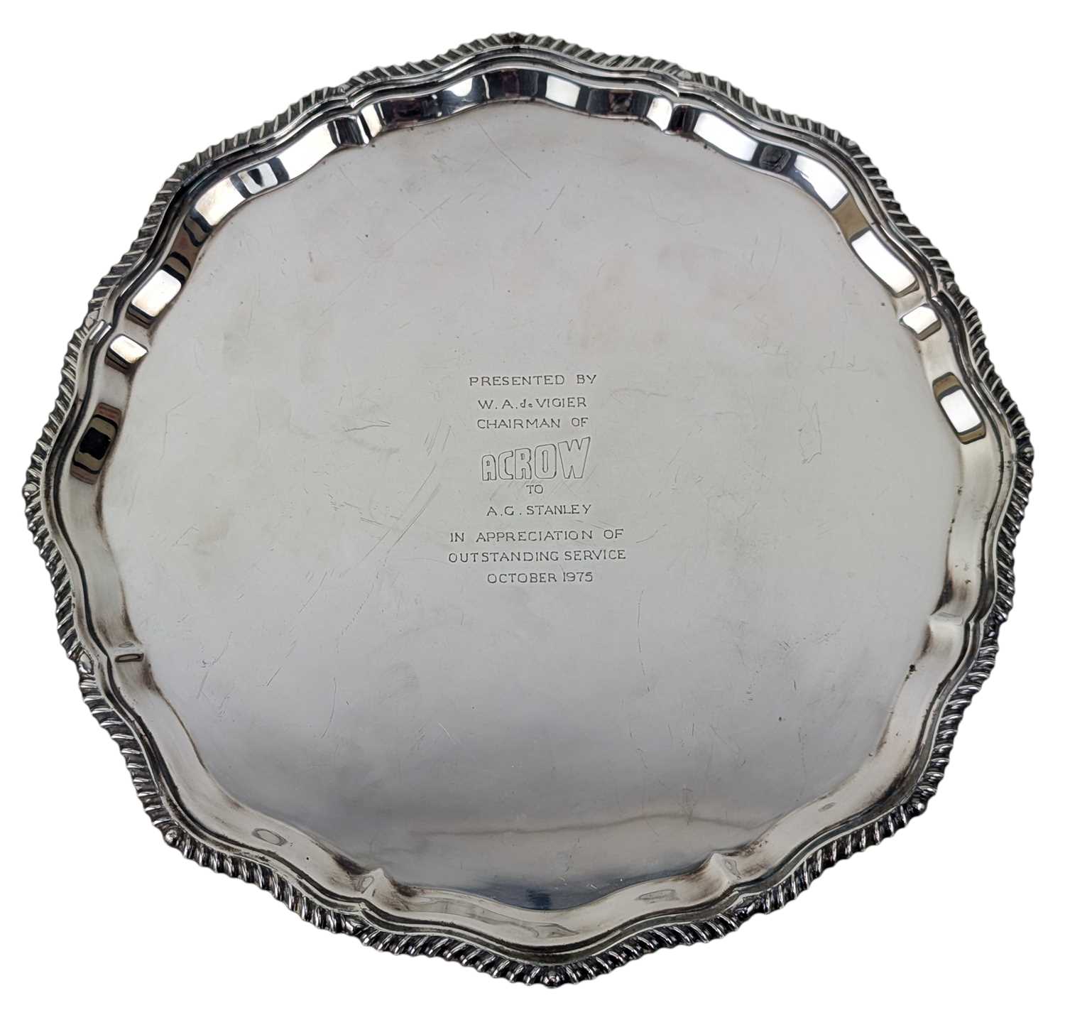 Lot 3 - 20TH CENTURY ELIZABETH II HALLMARKED SILVER SALVER / TRAY