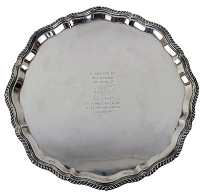 Lot 3 - 20TH CENTURY ELIZABETH II HALLMARKED SILVER SALVER / TRAY