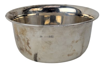 Lot 39 - GEORGE V HALLMARKED SILVER DISH / BOWL / BON BON DISH