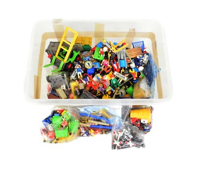 Lot 552 - PLAYMOBIL - COLLECTION OF PLAYMOBIL PEOPLE & ACCESSORIES