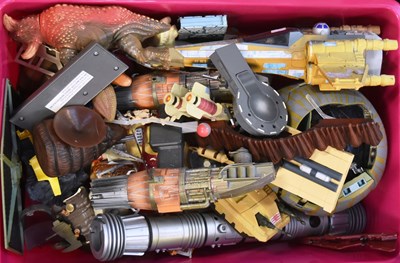 Lot 860 - STAR WARS - LARGE COLLECTION OF ASSORTED ACTION FIGURES & PLAYSETS