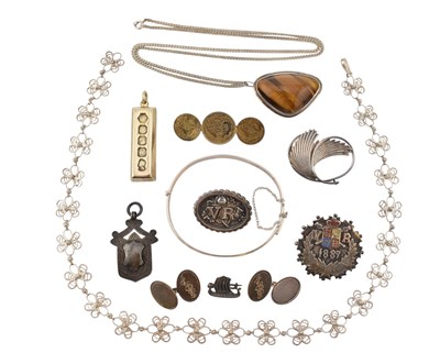 Lot 111 - A COLLECTION OF SILVER & WHITE METAL JEWELLERY