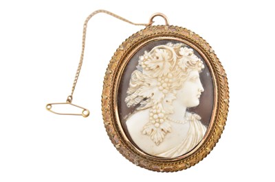 Lot 105 - 19TH CENTURY GOLD CARVED SHELL CAMEO BROOCH PIN