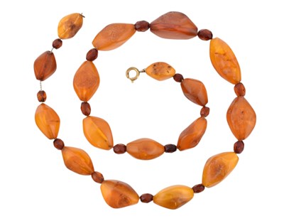 Lot 269 - CONTINENTAL AMBER & BEAD NECKLACE