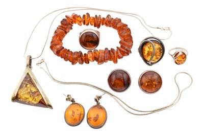 Lot 271 - COLLECTION OF SILVER, WHITE METAL & AMBER JEWELLERY