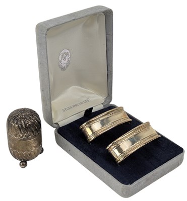 Lot 121 - VICTORIAN HALLMARKED SILVER PEPPERETTE & A CASED PAIR OF SILVER NAKPIN RINGS