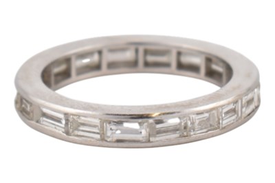 Lot 71 - 1930S DIAMOND ETERNITY RING