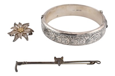 Lot 101 - A 1960S HALLMARKED SILVER BANGLE T/W TWO BROOCHES