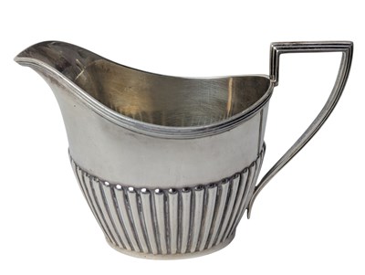 Lot 47 - 20TH CENTURY GEORGE V HALLMARKED SILVER CREAMER / MILK JUG